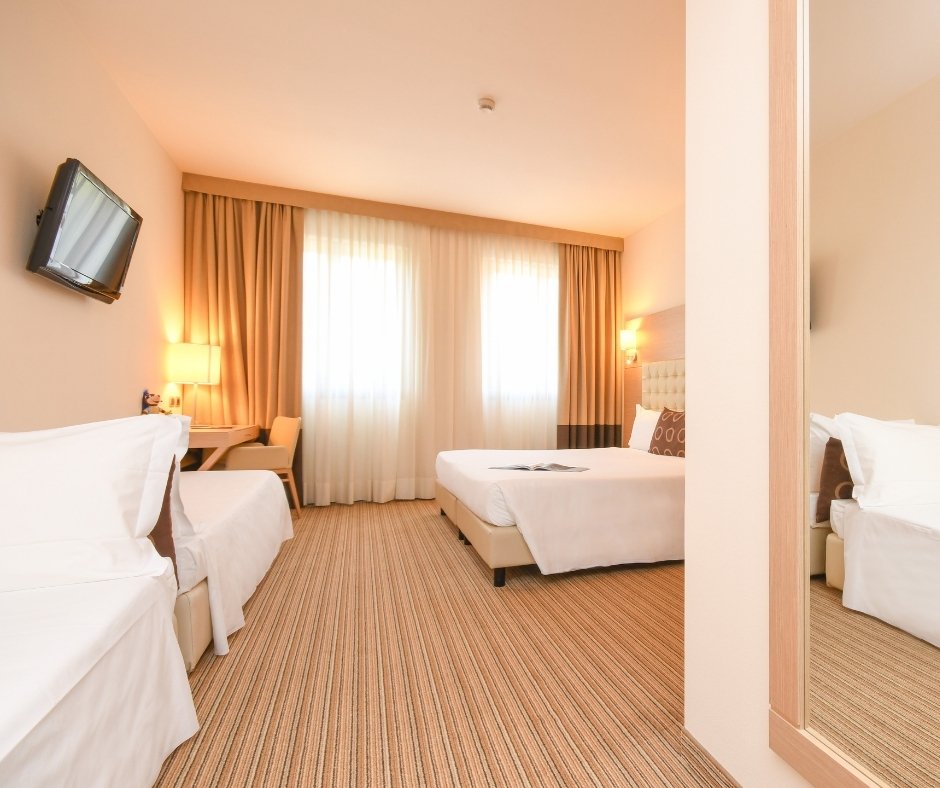 TH-Lazise-Hotel-Parchi-del-Garda-Familienzimmer-2-getrennte-Betten