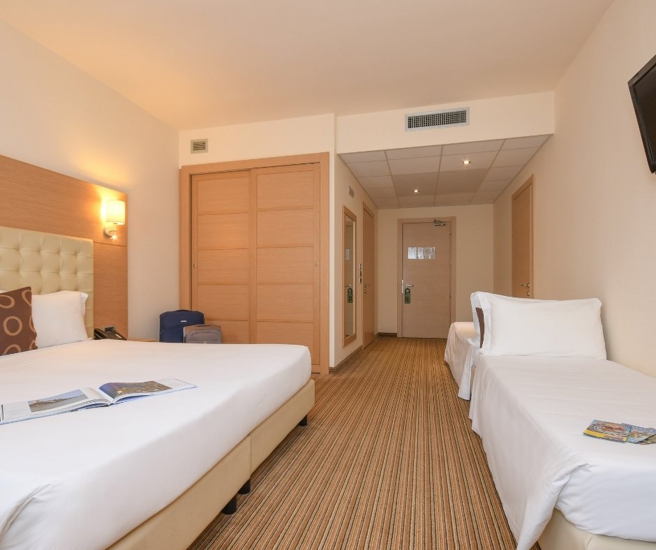 TH-Lazise-Hotel-Parchi-del-Garda-Familienzimmer-2-getrennte-Betten1