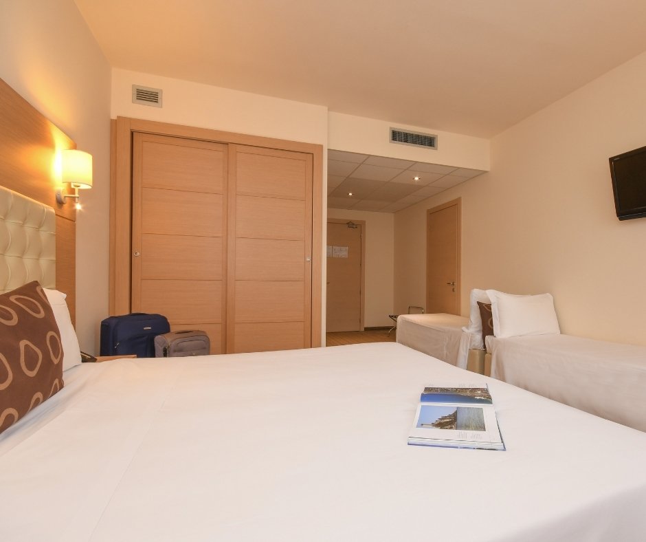 TH-Lazise-Hotel-Parchi-del-Garda-Familienzimmer-2-getrennte-Betten