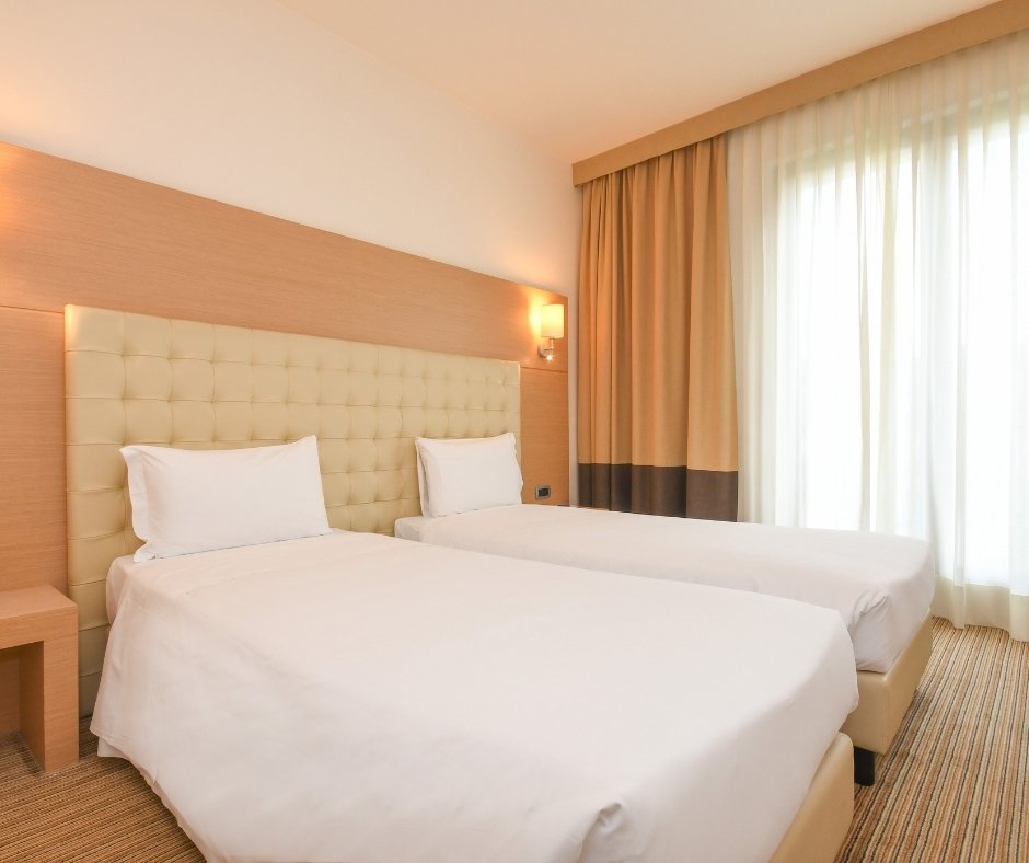 TH-Lazise-Hotel-Parchi-del-Garda-Room-Family-2-beds