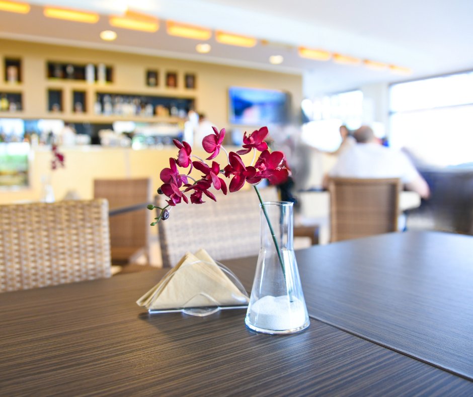 TH Lazise - Hôtel Parchi del Garda - Bar Preonda avec petites tables